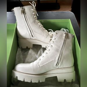 Worn only 1 time. Ivory Sam Edelman Garret Combat Boot. Side zipper. Size 8.